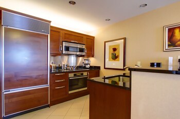 Aaa 3 Rooms 3 Bath Suite At The Signature Condo Hotel (آا ۳ رومز ۳ بات سوئیت ات  سیگناتور کاندو هتل) In-Room Kitchen