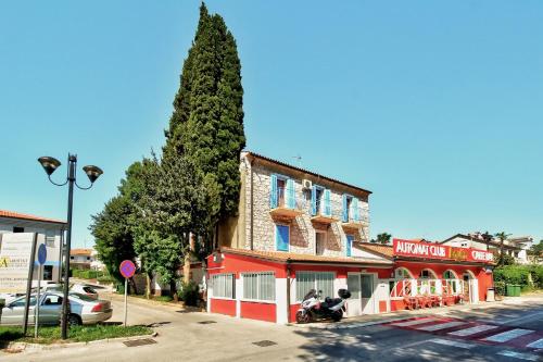 Lanza Apartments 