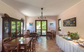 Villa Le Torrette Breakfast Area