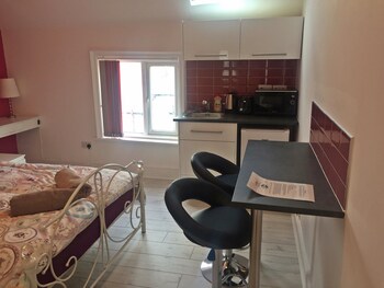 Regency Guesthouse Manchester In-Room Kitchenette