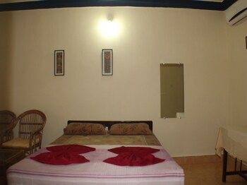 Oyo Stayout At Peaceful Ashvem Beach Guestroom