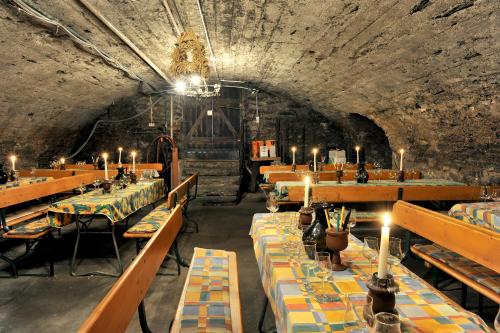 Winzerhotel Und Restaurant Zum Moselstrand 