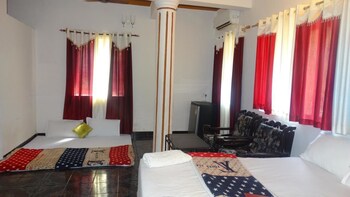 Thomson House Guestroom