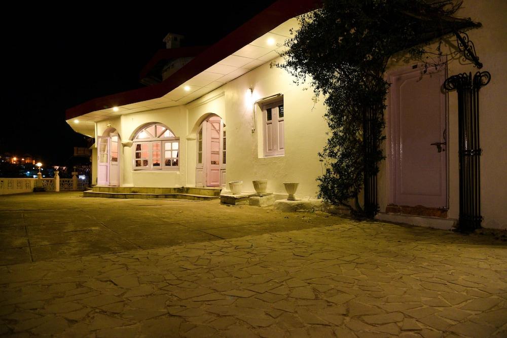 Hotel Mussoorie Club 