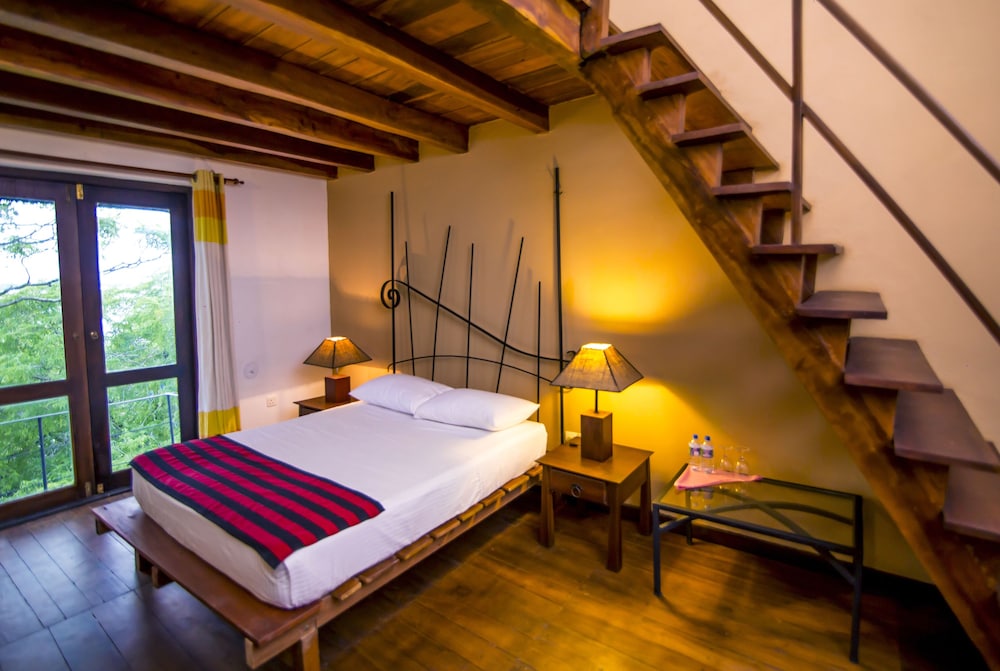 Thotupola Lakeside Resort Guestroom