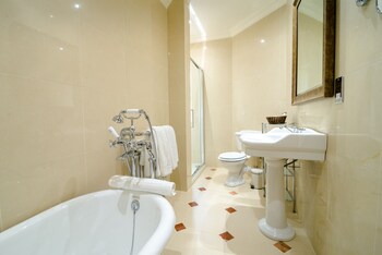 Greywalls Hotel & Chez Roux Bathroom