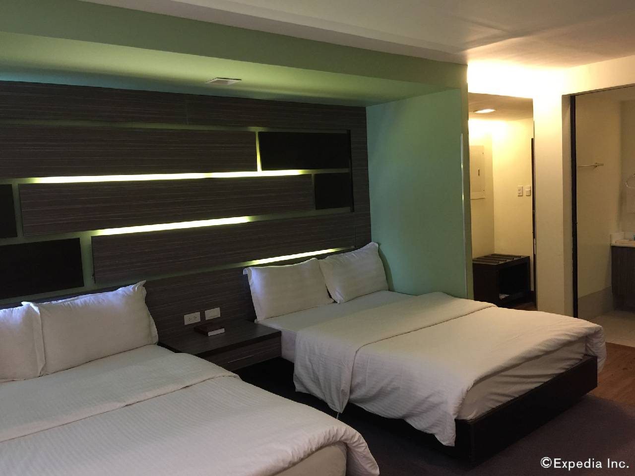 Coron Gateway Hotel & Suites (كورون گاتوی هتل و سوئیتس) 