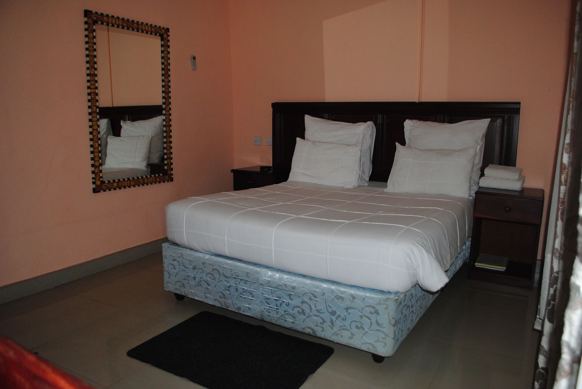 Sunset Junction Lodges & Tours 