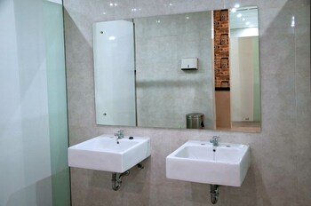 Fixon Capsule Hotel Bathroom Sink