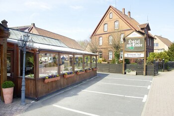 Hotel Restaurant Zur Linde Parking