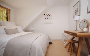 Oldbury Cottage Easthampnett 358958 Guestroom