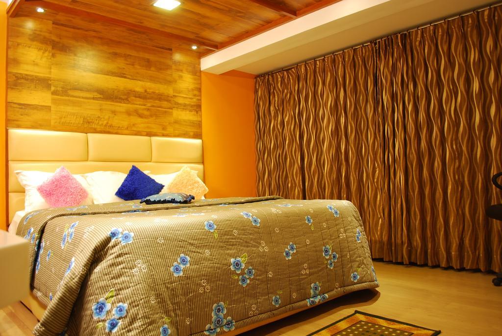 Sri Janakiram Hotels (اسری جاناكیرام هتل) 