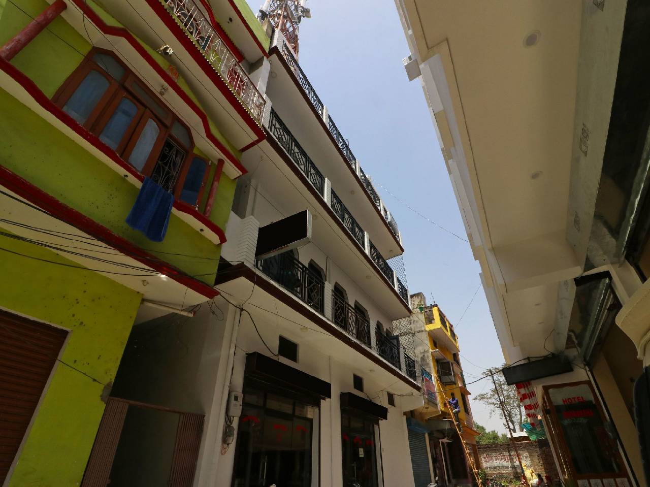 Oyo 13686 Rudraksh Hotel 