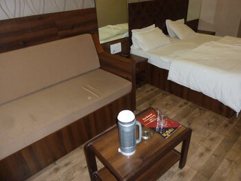 Hotel Regal Palace Guestroom