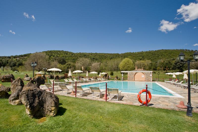 Hotel Casolare Le Terre Rosse Pool