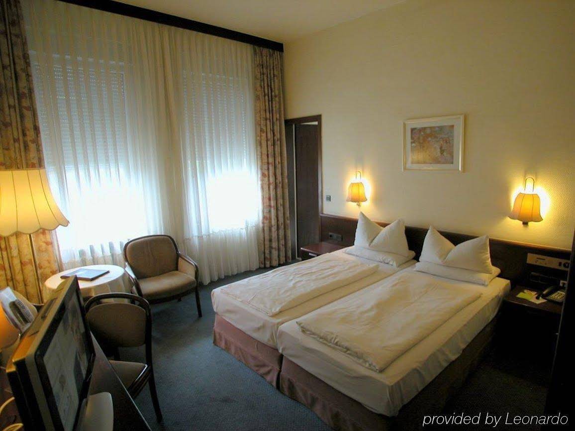 Hotel Mack (هتل ماک) 