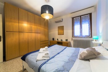 Isa Apartment 3 Guestroom