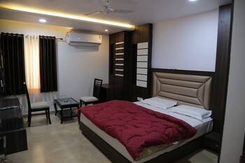 Hotel Lokpriya Inn Featured Image