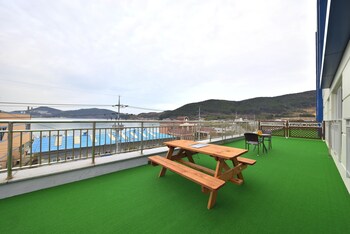 Geoje Jisefo Family Residence Terrace/Patio