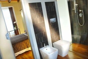 Terres D'aventure Suites Bathroom