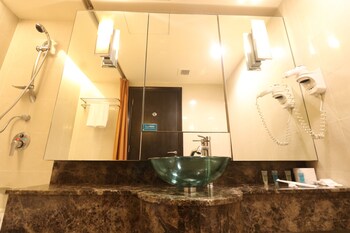 Raintree Resort Suites At Bandar Sunway Bathroom