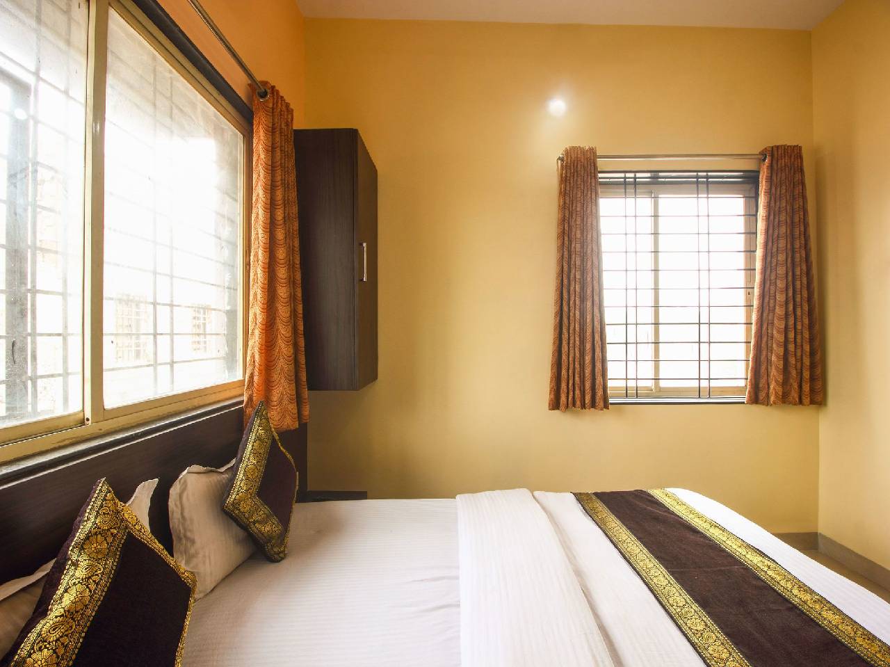 Oyo 12355 Hotel New Jagdamba Lodging 