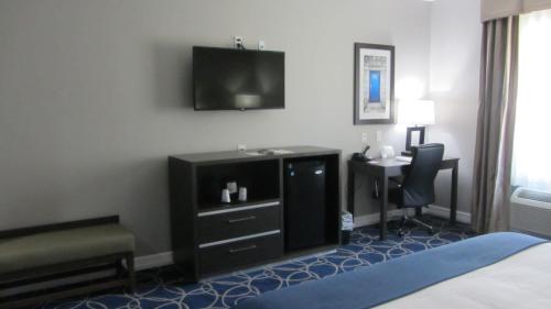 Holiday Inn Express & Suites Houston Intercontinental Arpt 