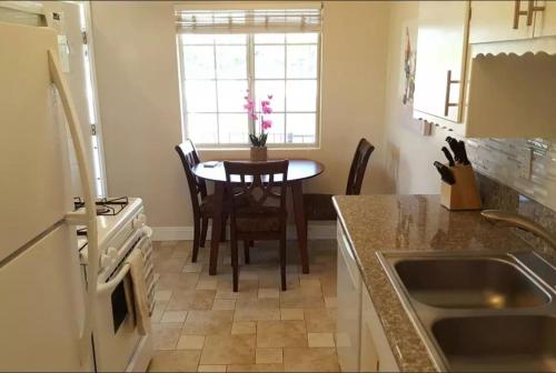 Orange Apartment 10664 