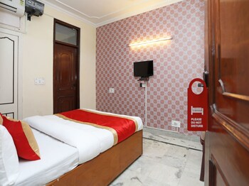 Oyo 9916 Hotel Bhoomik Villas Guestroom