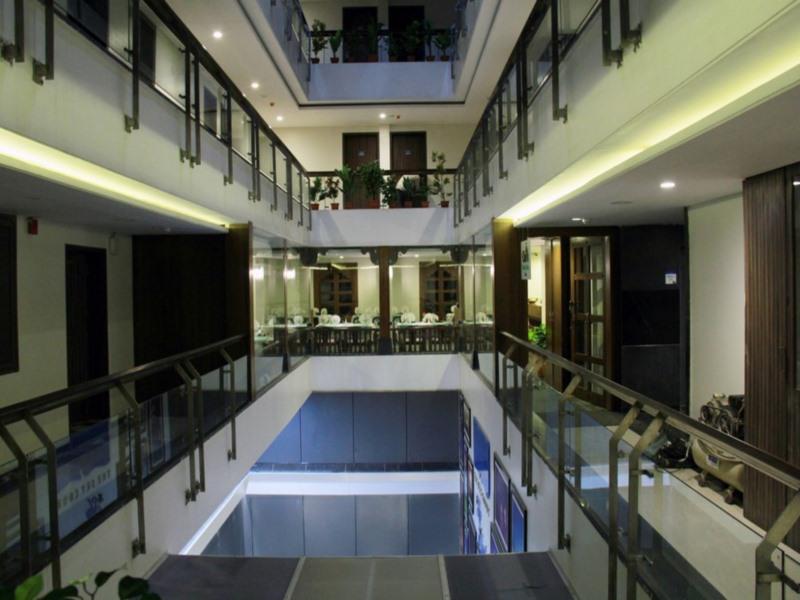 The Sky Court Hotel 