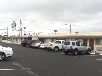 A Fisher's Inn Motel Parking