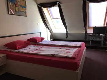 Hotel Restaurant Chairite (هتل رستاورانت چیریت) 