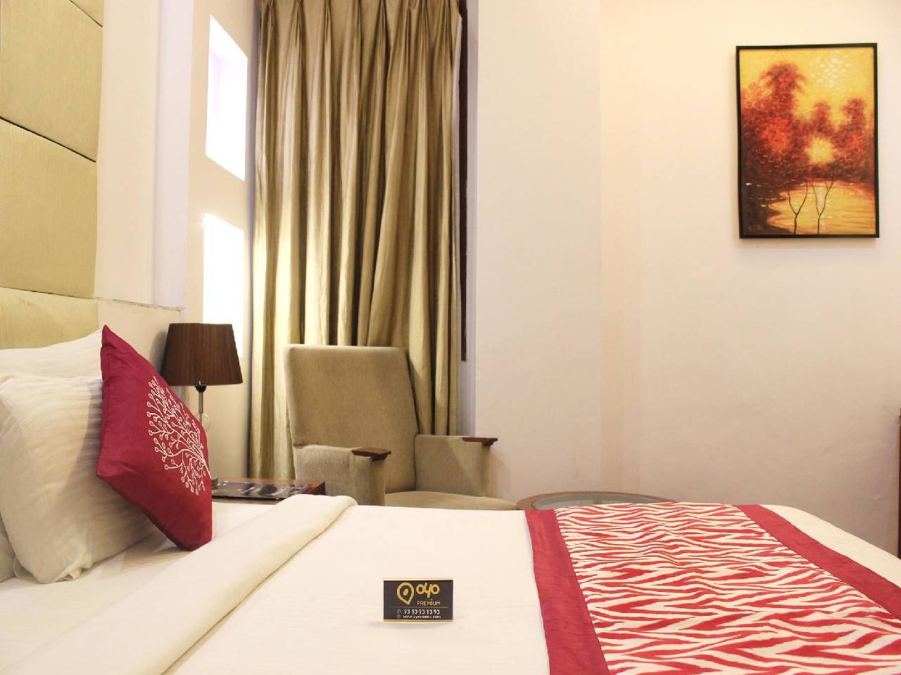 Oyo Premium Neelam Chowk 