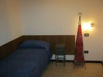 Hostello Don Carlos Guestroom