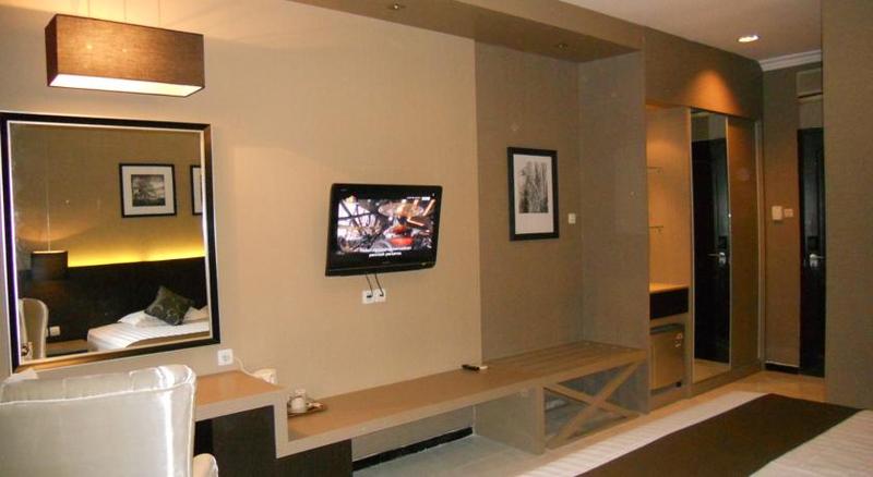 Luminor Hotel Jember General view
