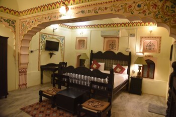 Hotel Shahi Palace Guestroom