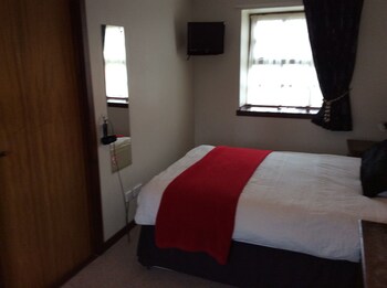 The Stag Hotel Guestroom