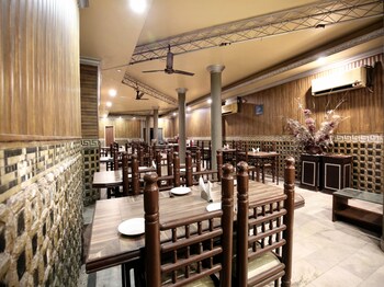 Oyo 966 Hotel Sallow International Restaurant