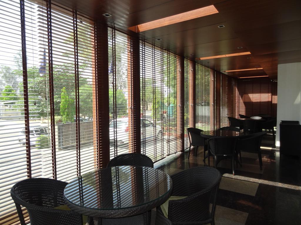 Lemon Tree Hotel Alwar 