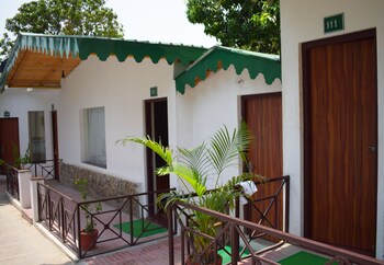 One Hotels Jim Corbett Guestroom