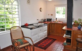 Toll House Emsworth 37078 In-Room Kitchen