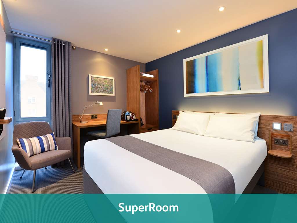 Travelodge Gatwick Airport Central Super Room Double