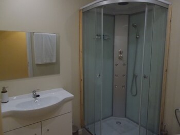 Eira Do Vez Bathroom Shower