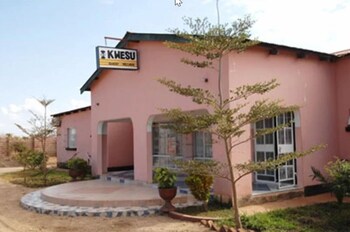 Kwesu Guest House Hotel Entrance