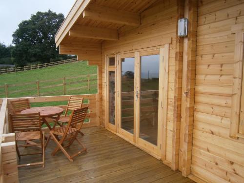 Long Mountain Centre Log Cabins 
