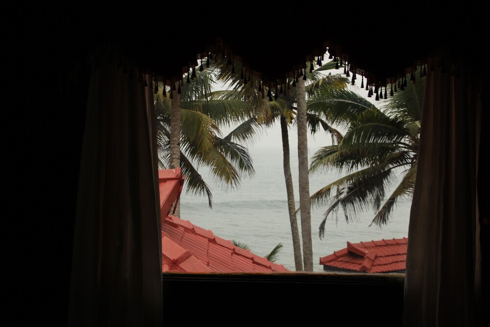 Black Beach Resort Guestroom