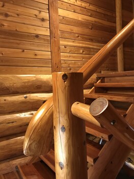 Mori No Log Hotel Kamloops Staircase