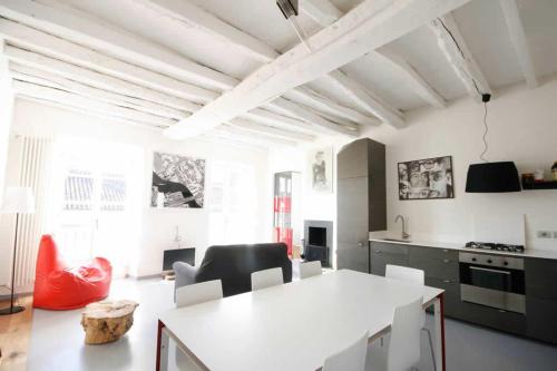 Le Petit Loft Hotel Description