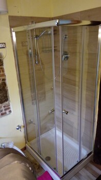 Il Vicoletto Bathroom Shower