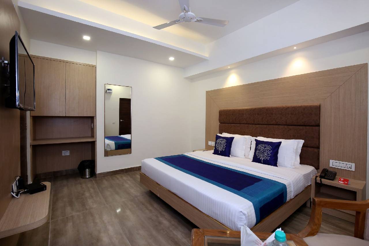 Oyo 9986 Hotel Hashtag 